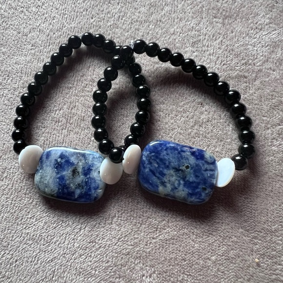 Lot of Two Handmade 💙🤍🖤 Natural Gemstones Beaded Bracelet, Size 7” - Picture 1 of 4